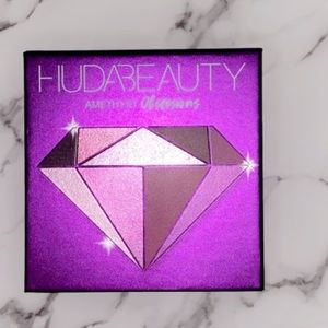 Huda beauty amethyst makeup palette